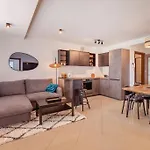 Stylish Two Bedroom Apartment&Garage Parking Place