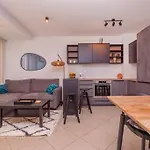 Stylish Two Bedroom Apartment&Garage Parking Place