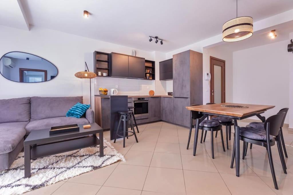 Lägenhet Stylish Two Bedroom Apartment&garage Parking Place Dubrovnik