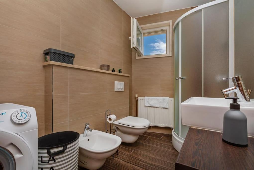 Apartment Stylish Two Bedroom Apartment&garage Parking Place