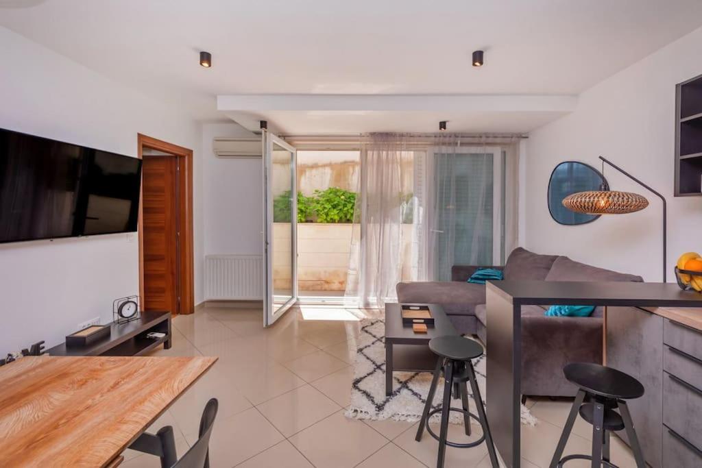 Stylish Two Bedroom Apartment&garage Parking Place Lägenhet *